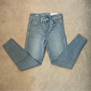 American Eagle Light Wash Skinny Jeans